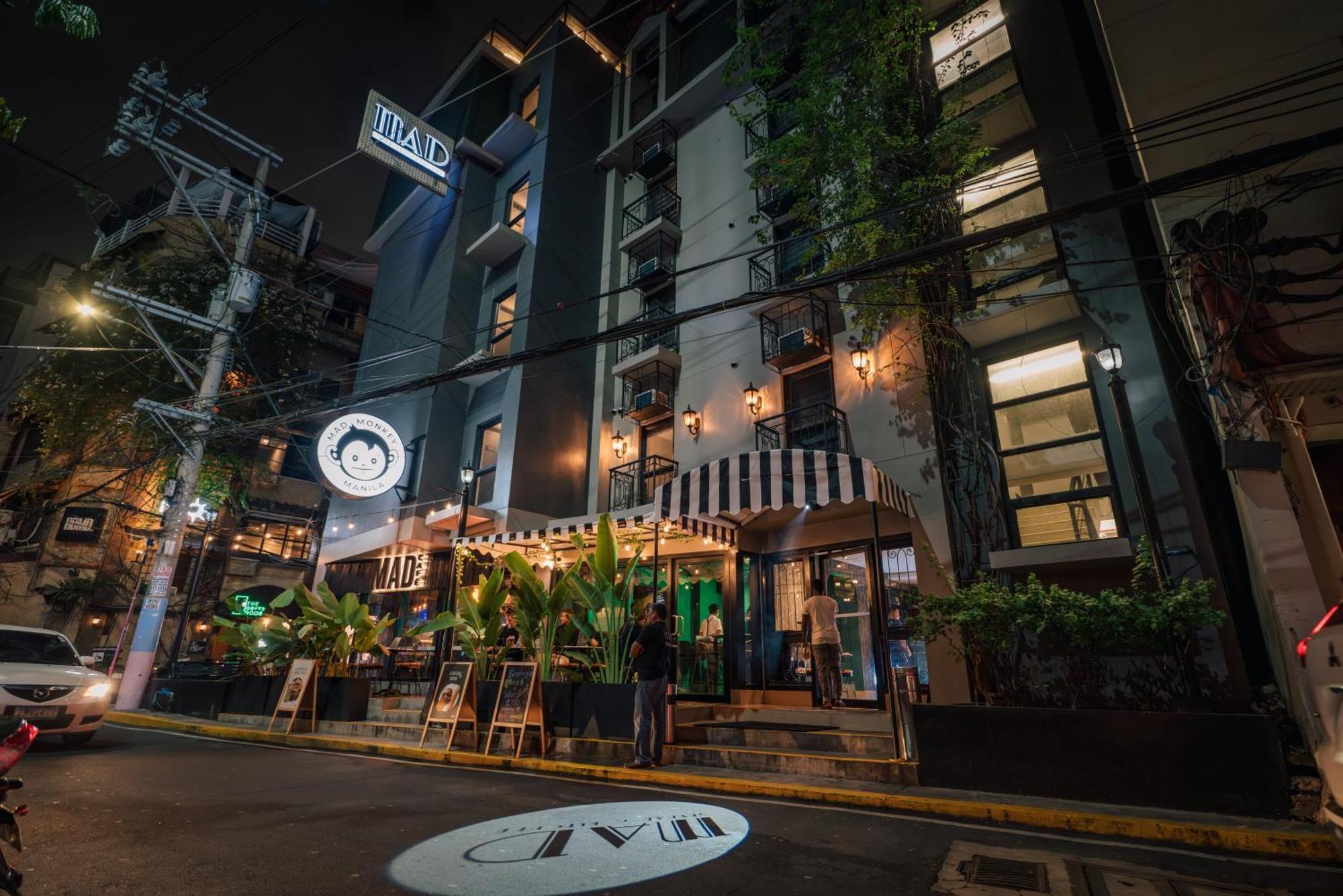 Mad Monkey Manila Hostel Makati City Bagian luar foto